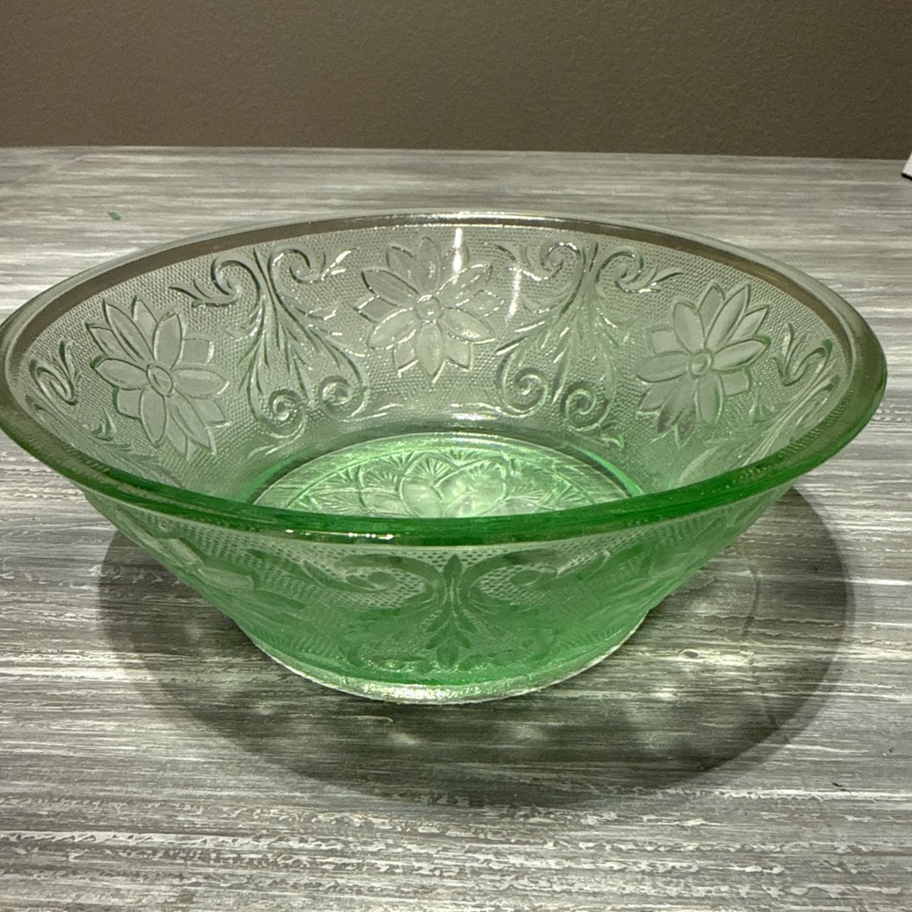 Vintage Chantilly Green 8 Inch Tiara Indiana Glass Fruit Bowl