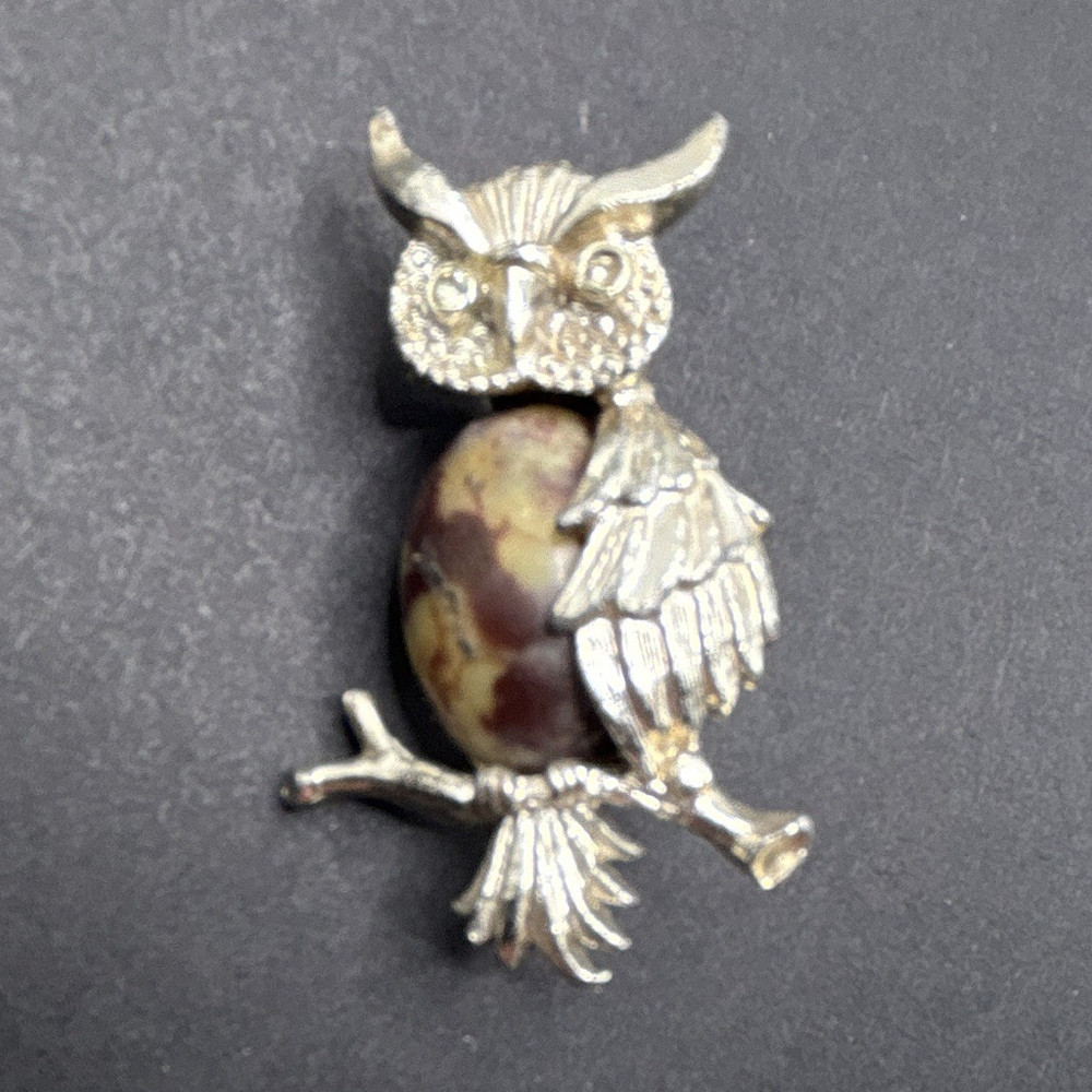Gerry’s Silver Tone Owl Brooch Pin Oval Brown Stone Cabochon Bezel Setting 1-1/2