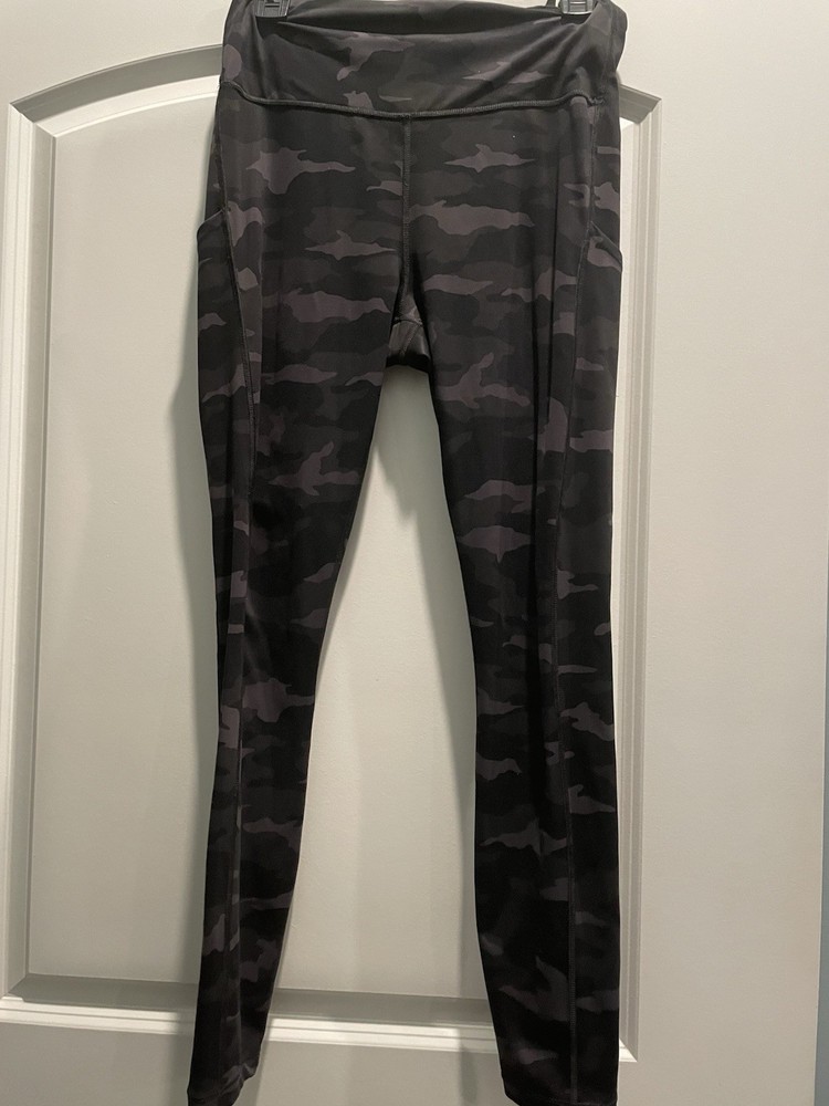 Athleta Camo  7/8  Tights, Size Women Medium - Black/Olive Green- Preown