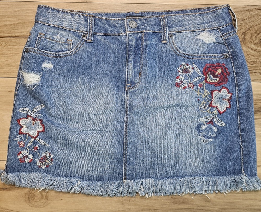 Aeropostale Denim Floral Embroidered Mini Skirt Size 12