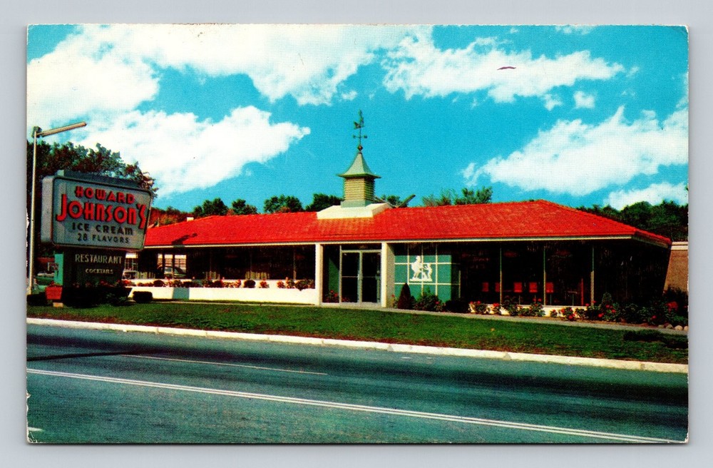Vintage Howard Johnson's Restaurant Zusterchrome Postcard Tichnor Bros.