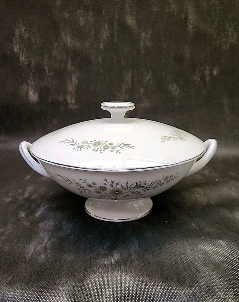 Wedgwood Westbury Bone China Round Covered Vegetable Bowl