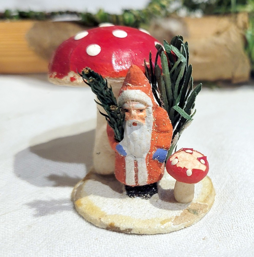 Santa with Two Mushrooms, Greens, On Base. US-Zone Germany. Minature  Figure