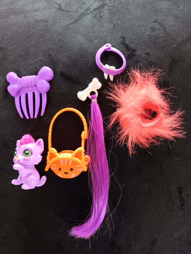 Cave Club Roaralai Accessories Lot
