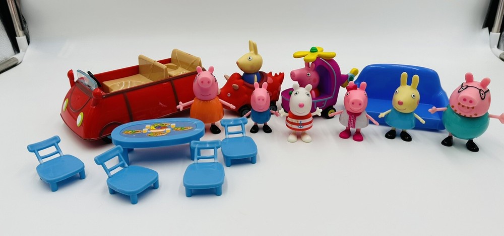 Peppa Pig Playset with 15 Pieces Including Figures, Furniture, Car & Accessories