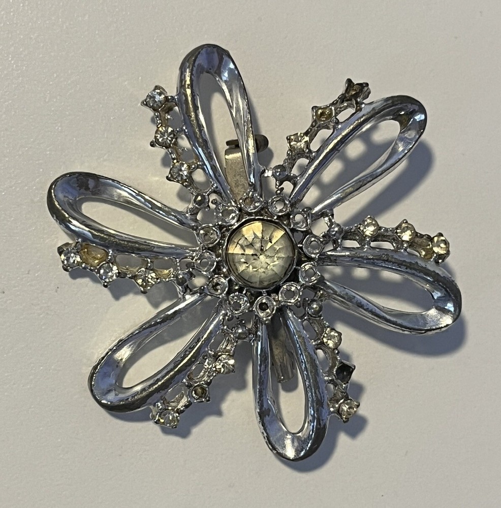 Vintage Silver Tone Brooch Pin Flower Star Rhinestone Unmarked *Read