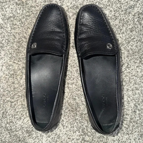 Gucci Black Leather women’s Loafers with silver G G accent