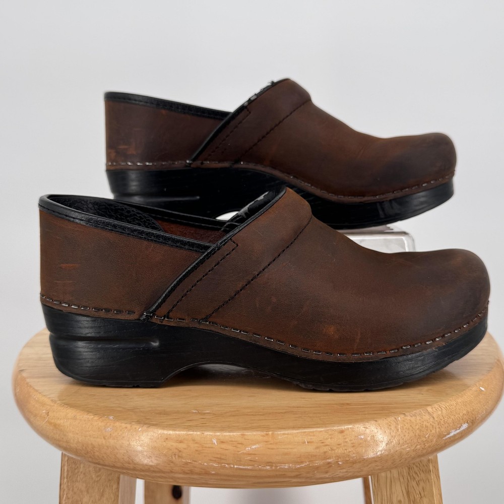 Dansko Professional Clog Shoes Womens Size 7.5 Brown Leather Slip Resistant