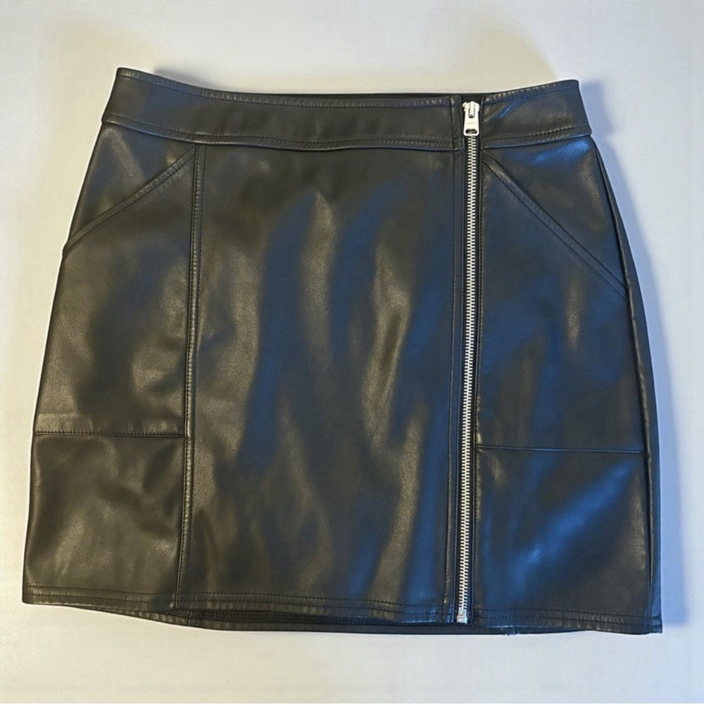 Express Leather Skirt Black Mini Size 4 Front Zip Pockets Women's
