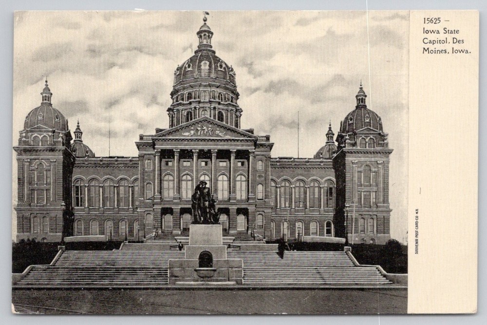 Iowa State Capitol Des Moines Postcard c.1910 Souvenir Post Card Co. NY