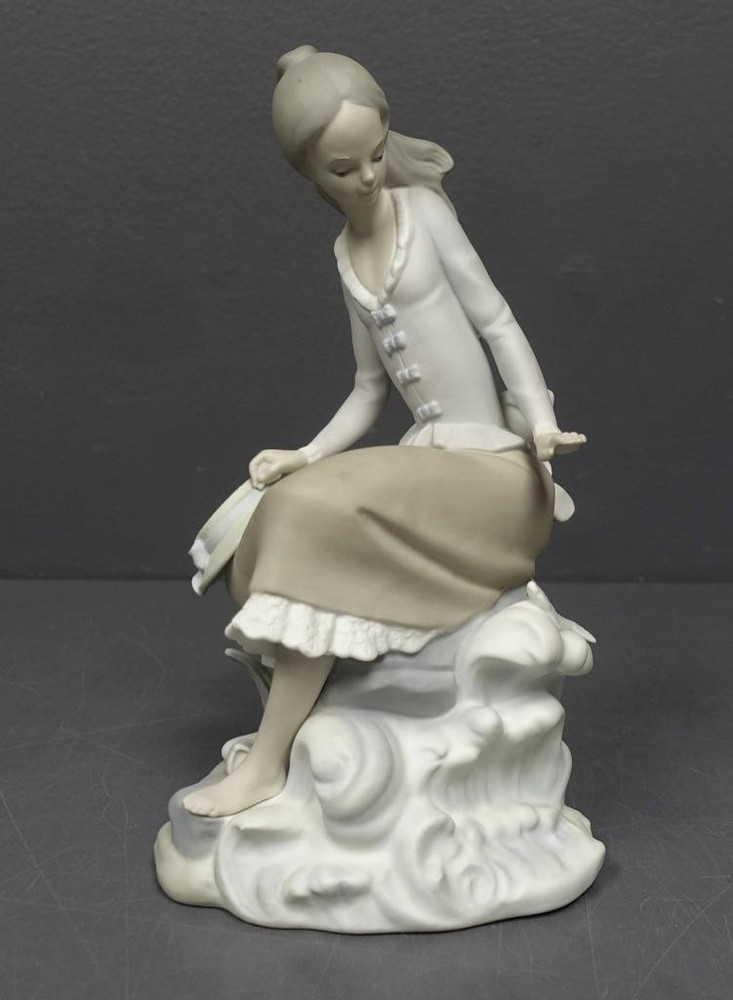 Lladro 4918 At The Seaside 9