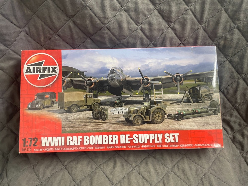 Airfix A05330, 1/72 Wwii Raf Bomber Re-Supply Set Plastic Model