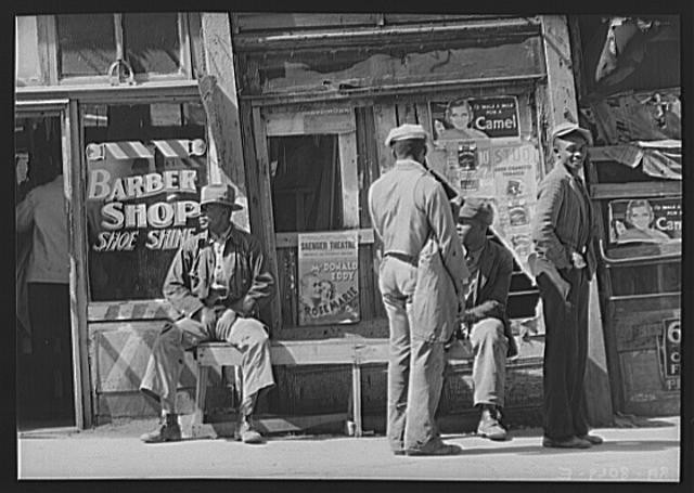 Photo:Vicksburg Mississippi 1936 Negroes at Barber Shop Storefront