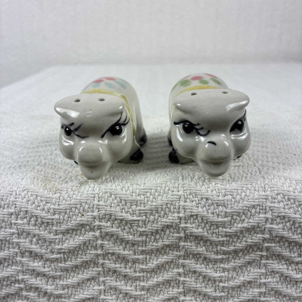 Salt Pepper Shakers Anthropomorphic Vintage Set Pigs Hand painted Japan Ceramic