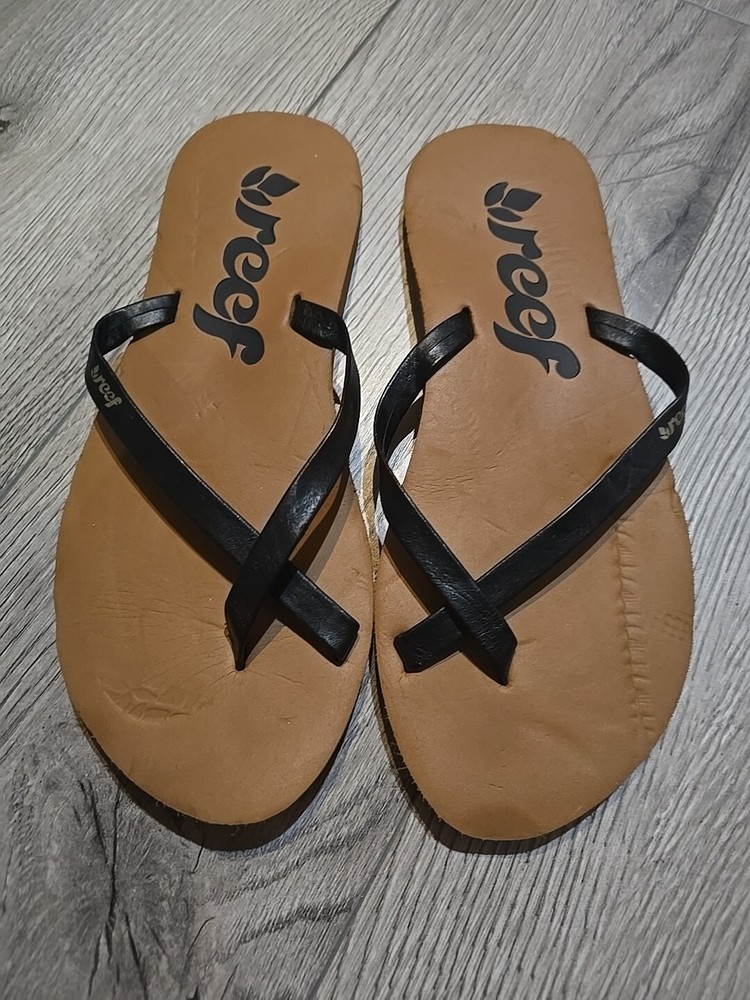 Women's Reef open toe slip on  sandal Size 6  outdoor everyday wear | never use