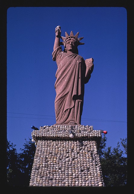 Photo:Redmond Oregon 1987 Peterson's Rock Garden Statue of Liberty Replica