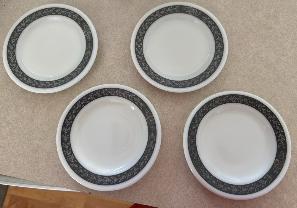 Set of 4 Pyrex 5.5