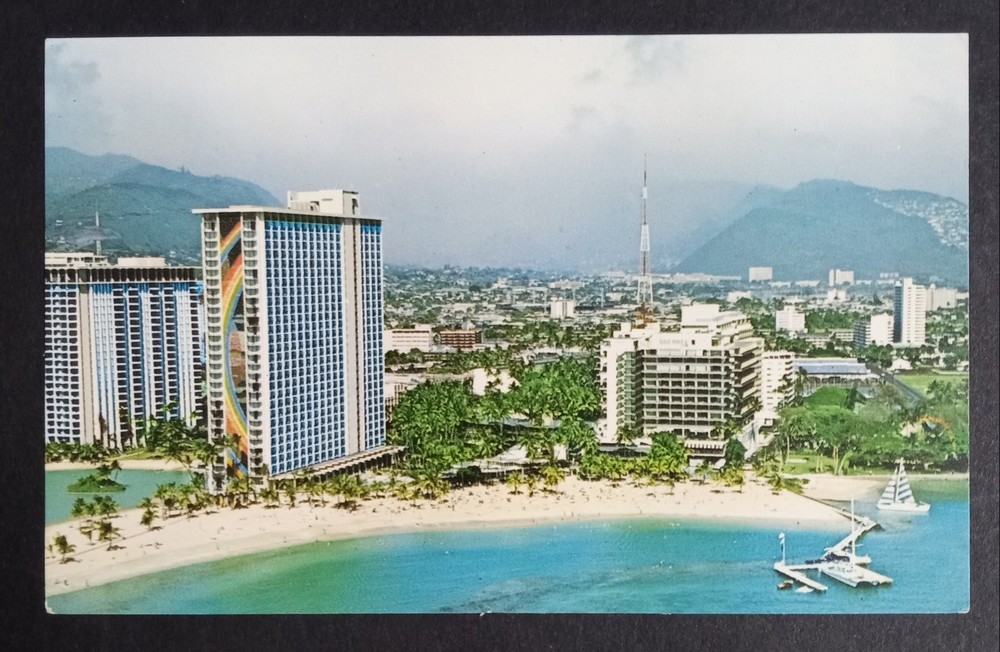 Vintage Hilton Hawaiian Village Waikiki Beach Honolulu Hawaii Postcard