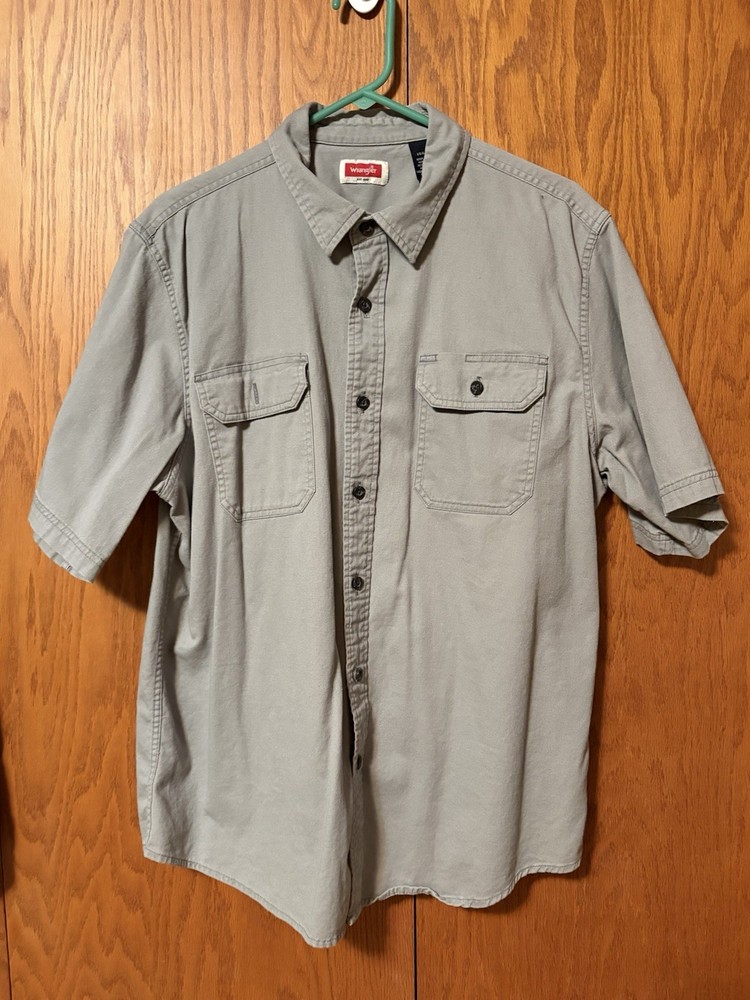 Wrangler Men's L Gray Short Sleeve Woven Button-Up Shirt Solid Point Collar
