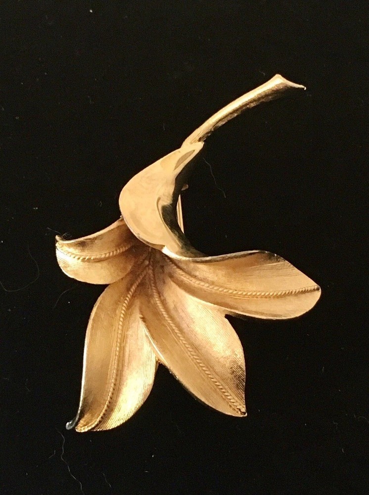 60’s Coro Pegasus 3D Lily Flower Large Brooch Pin Gold Tone