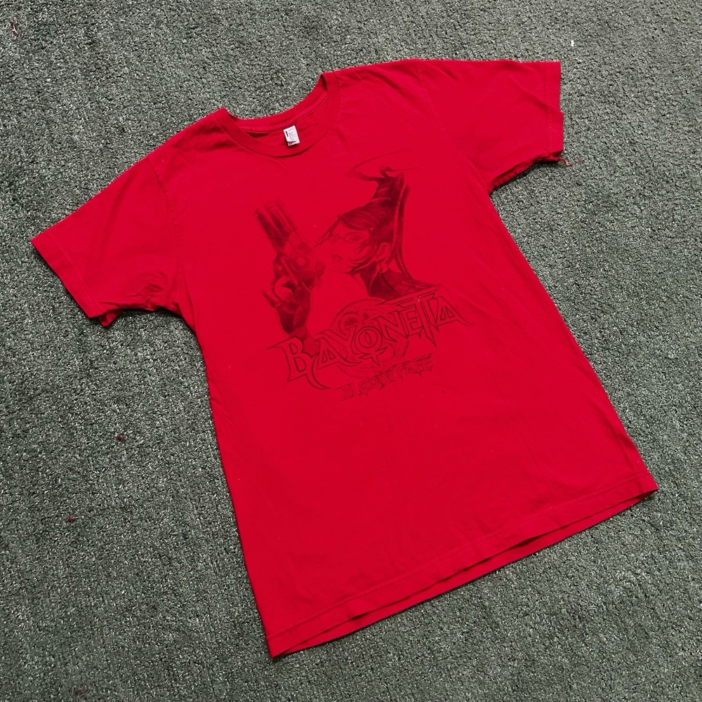 Vintage Y2K red Bayonetta graphic t-shirt  Size : medium