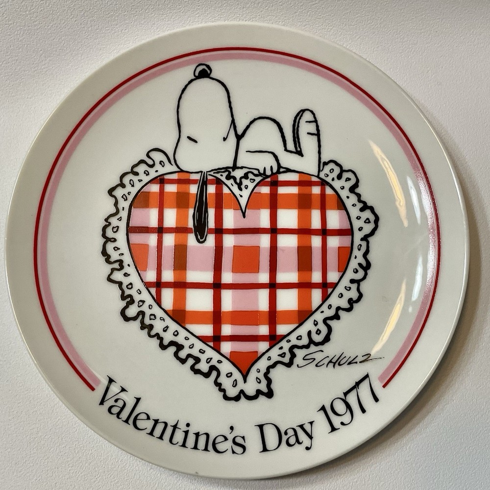 Schmid Snoopy Valentine's Day First Edition Plate 1977 Charles Schulz Peanuts