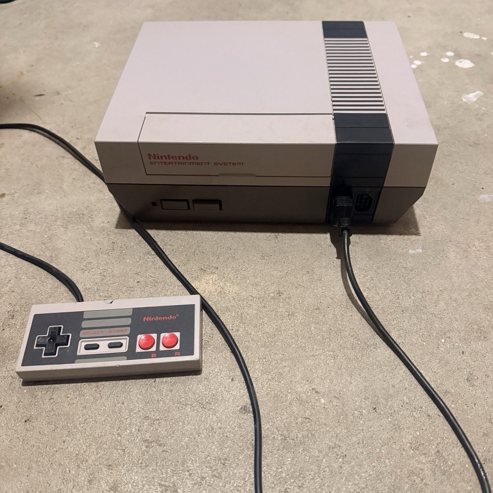 Nintendo Entertainment System NES Console - Gray (NES-001) UNTESTED