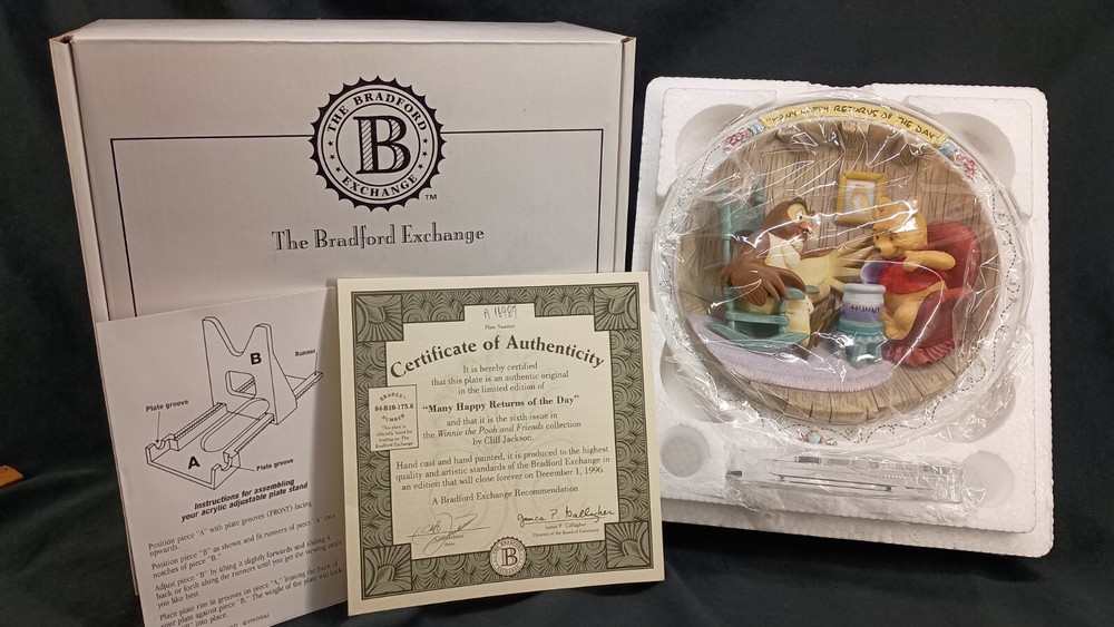 Bradford Exchange 3D Winnie The Pooh Plate 1996 6th Issue with COA New In Box