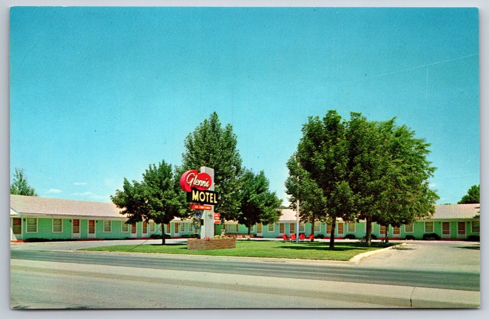 Roadside View~Greybull Wyoming~Glenns Motel Entrance Sign~Koppel Vtg Postcard