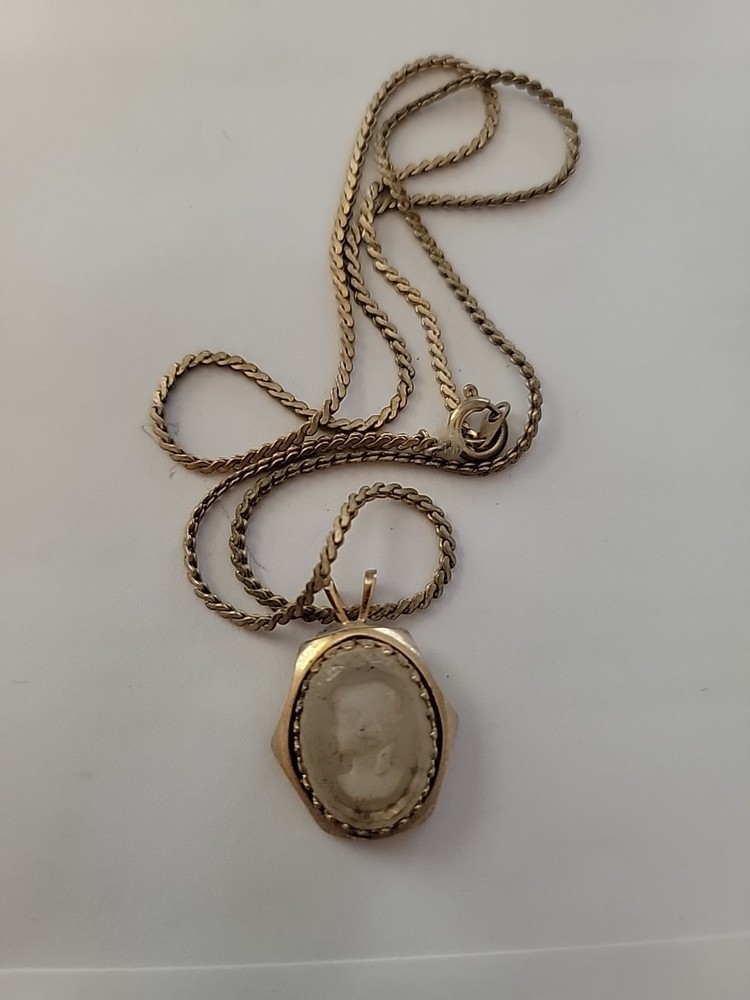 Vintage Gold Tone Intaglio Cameo Necklace with Clear Portrait