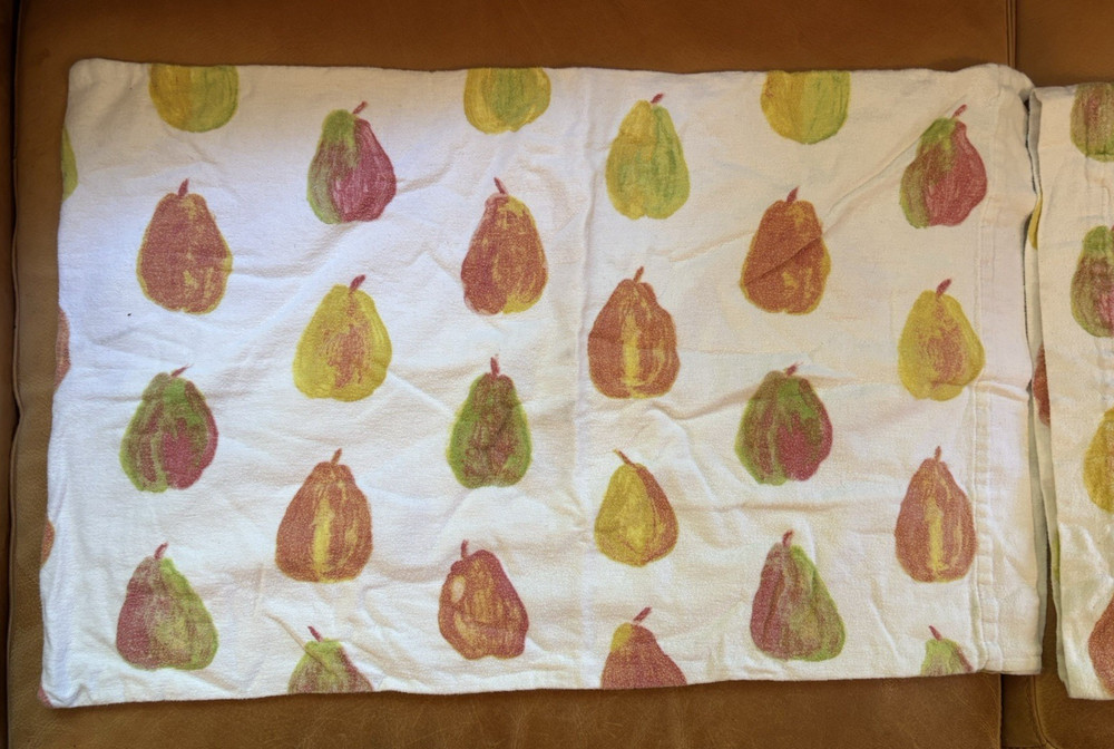 GARNET HILL two standard pillowcases 100% Cotton flannel pears fruit pattern