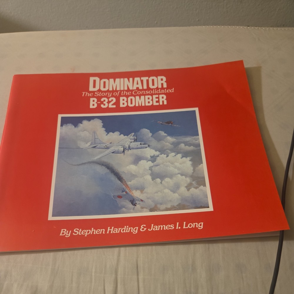 Dominator : The Story of the Consolidated B-32 Bomber by James Long and...