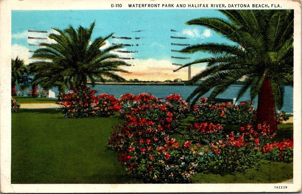 1935 Daytona Beach FL Waterfront Park Halifax River Linen Postcard