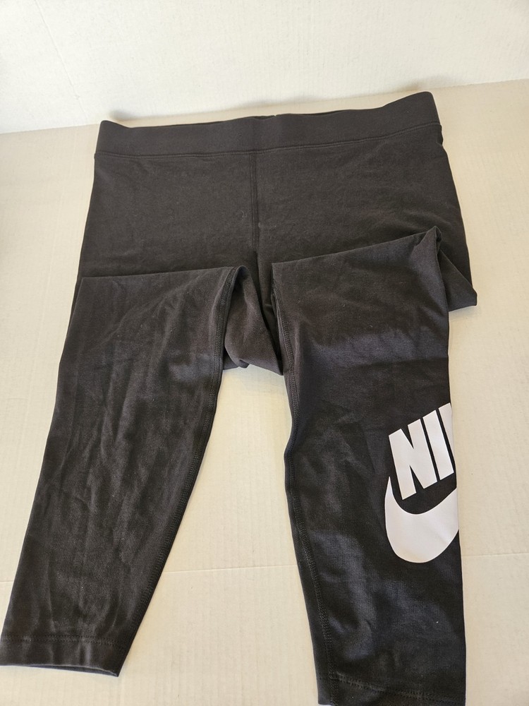 Nike Women's Plus Size Essential High Rise Leggings Black 1X NWOT DC6950-010