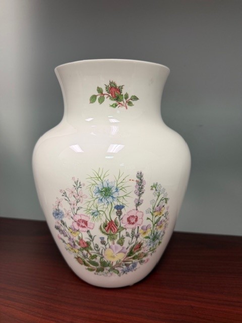 Aynsley Wild Tudor Vase Made in England Floral Fine Bone China 10