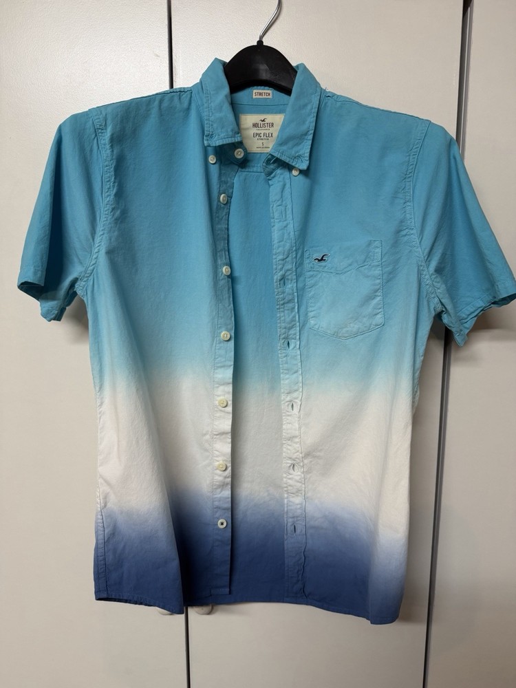 Hollister Men's Small Epic Flex Blue/White Gradient Short Sleeve Button-Up