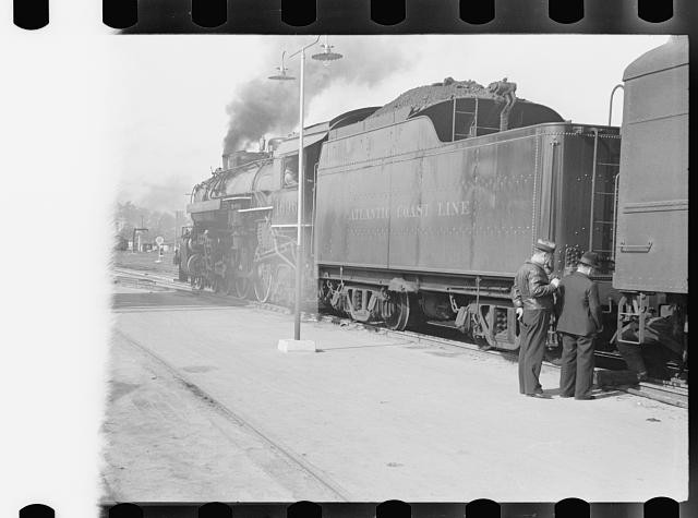 Photo:1930s Atlantic Coast Line Steam Locomotive Freight Train Station