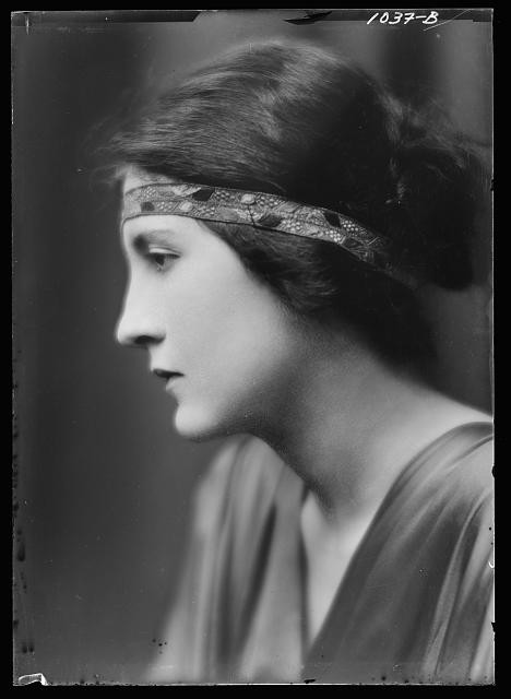 Photo:Mrs J L De Saulles Portrait Photograph 1915 Woman Profile