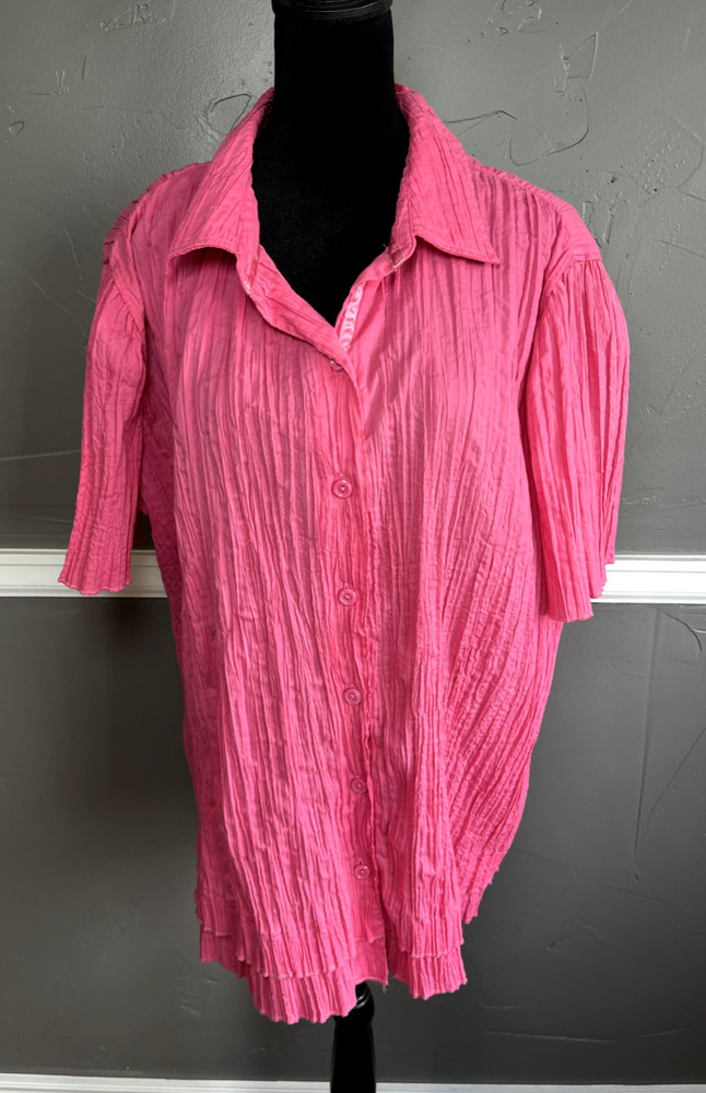 CJ Banks Crinkle Top Women's Size 2X Pink Button-up Short Sleeve