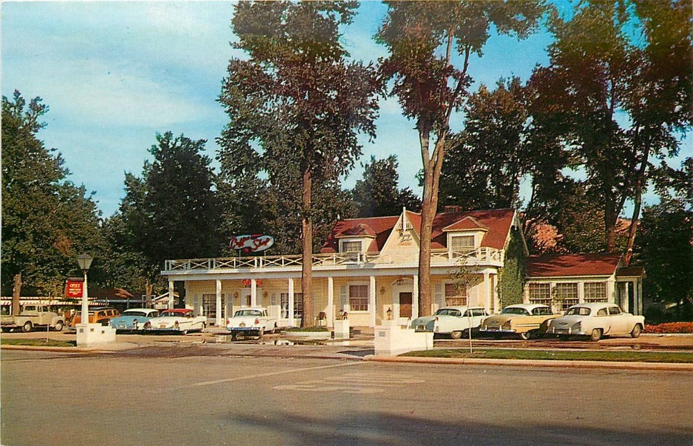 1950s Kanab Utah Parry Lodge Occupation autos roadside Bradshaw Postcard 26-1445