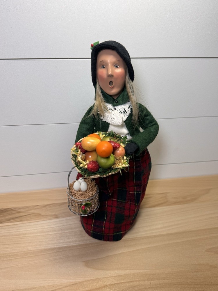 Byers Choice Carolers Traditional Shopper Woman Blonde Basket Signed # 35/100