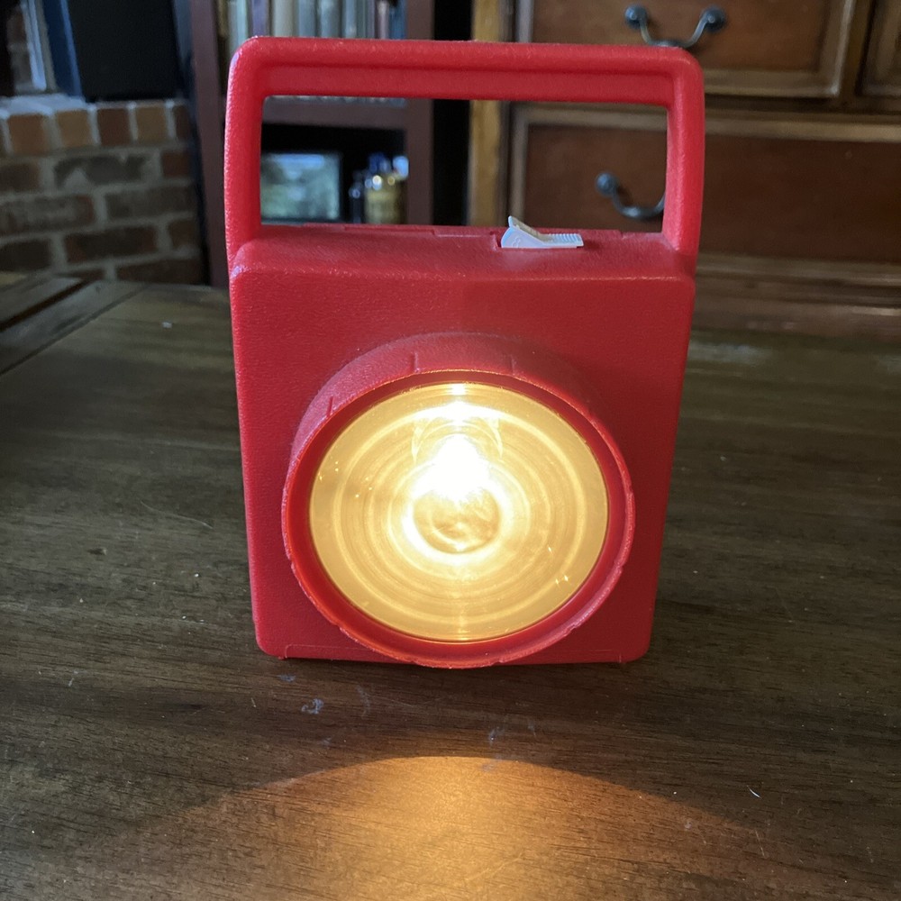 Vintage Retro 70's Red Plastic Radio Shack Square Flashlight Lantern WORKS