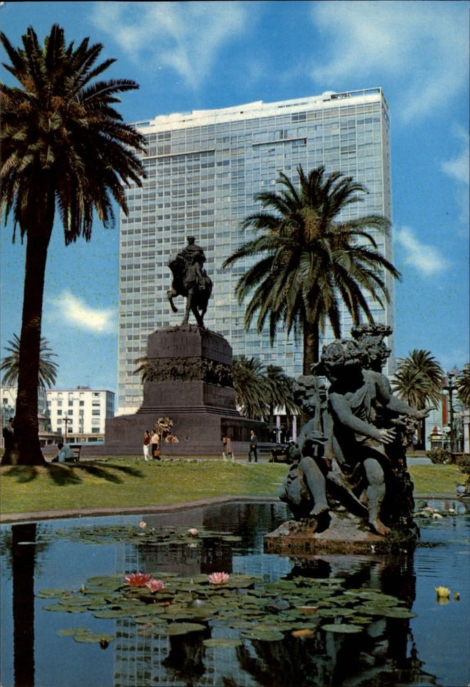 Uruguay Montevideo Independence Square ~ postcard  sku757