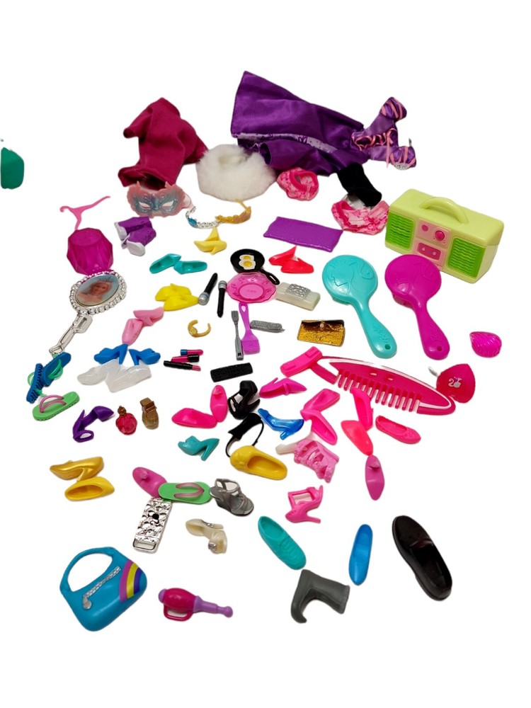Barbie Varios Accesorios Lote 50 Piezas más Micrófono Lápiz Labial etc