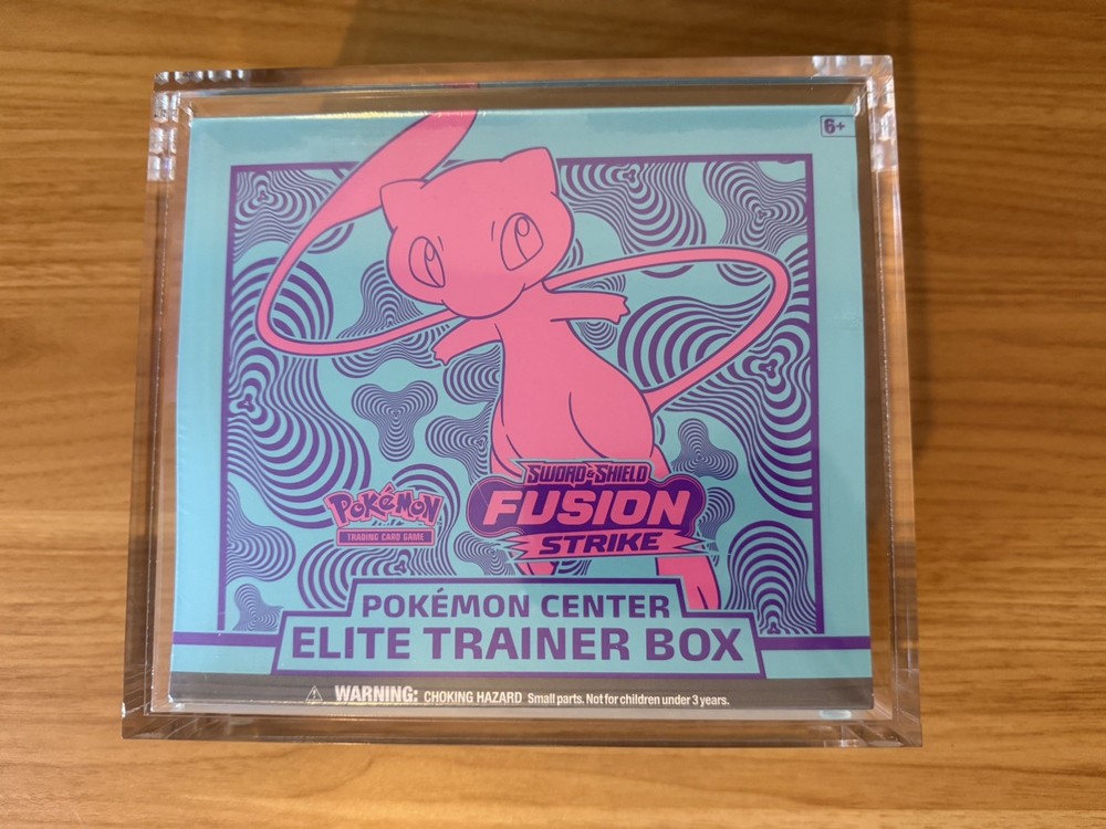 Pokémon TCG: Fusion Strike Pokemon Center Elite Trainer Box ETB - Sealed w/Case