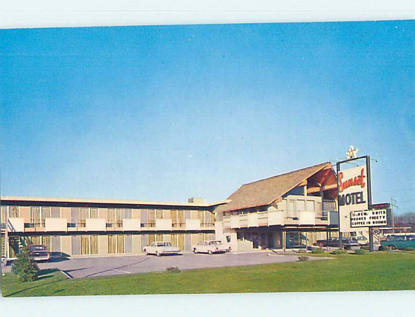 Pre-1980 MOTEL SCENE Iowa City IA m/09 AD9391