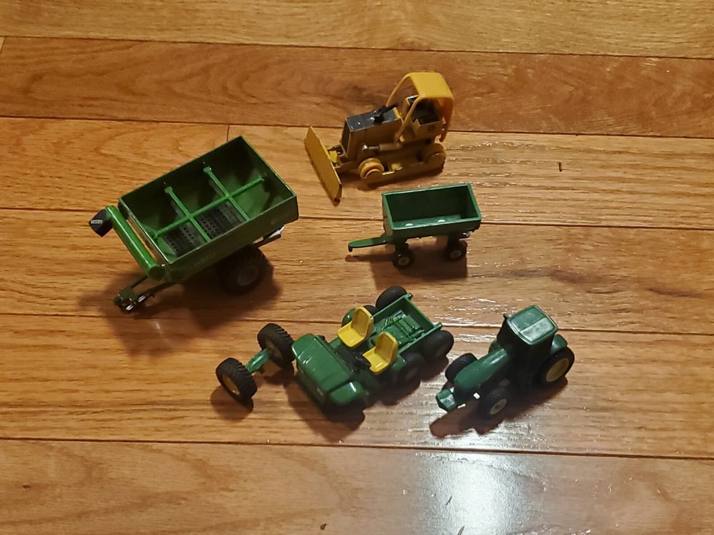Vintage Ertl John Deere Toy Tractor Collection Set