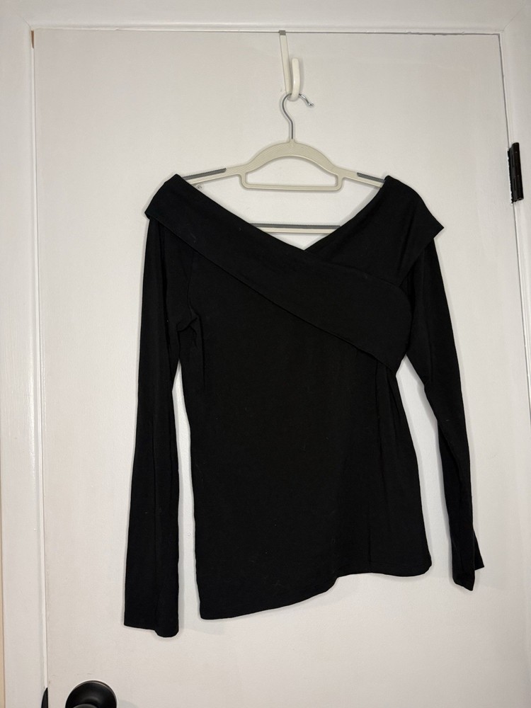 Banana Republic Women’s Black Solid Off-Shoulder Long Sleeve Knit Top M