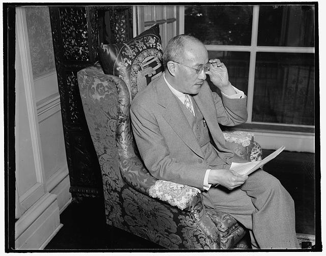 Chinese ambassador gives latest war news to newspapermen. Washington, D.C.,
