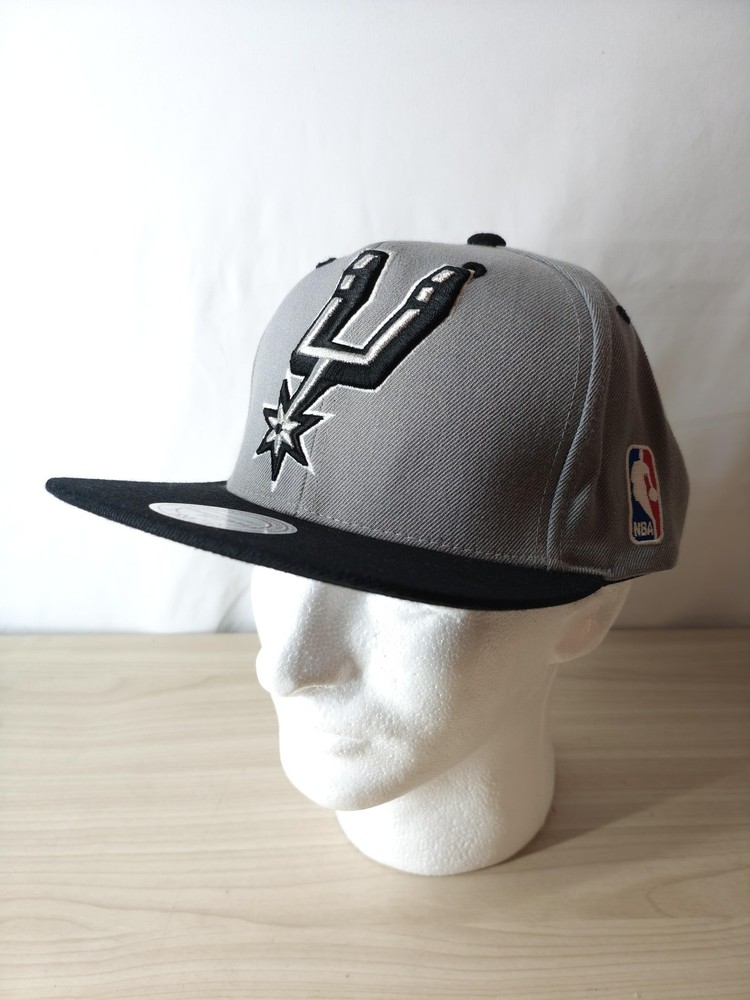 San Antonio Spurs Hat Cap Snap Back Mens Gray Black NBA Basketball Flat Brim